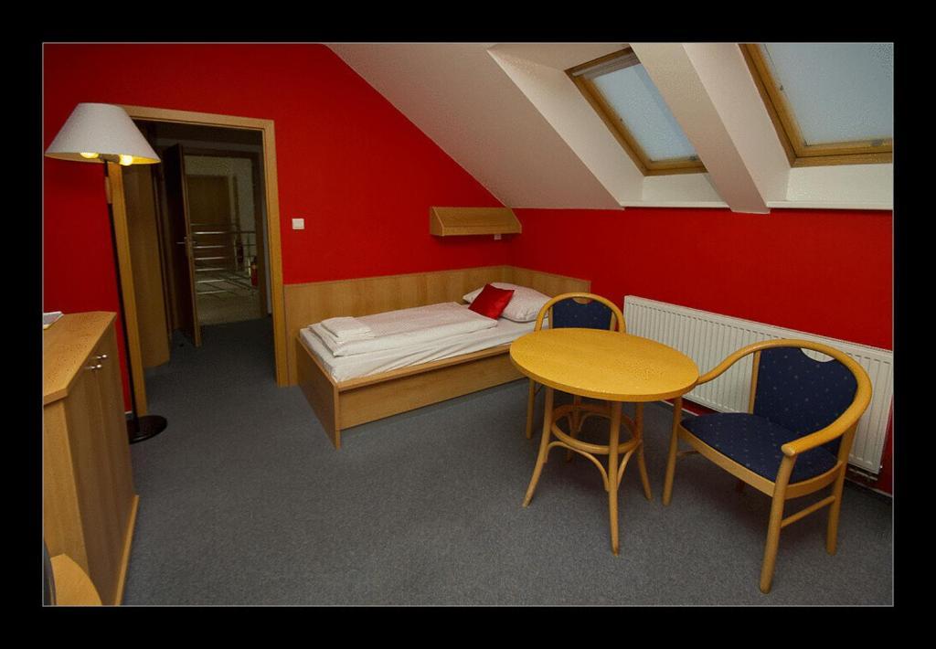Hotel Imos Břeclav Quarto foto